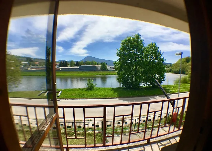 Rodinny Retro Domcek דירה