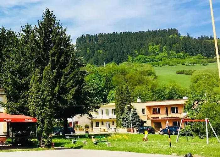 Rodinny Retro Domcek דולני קובין